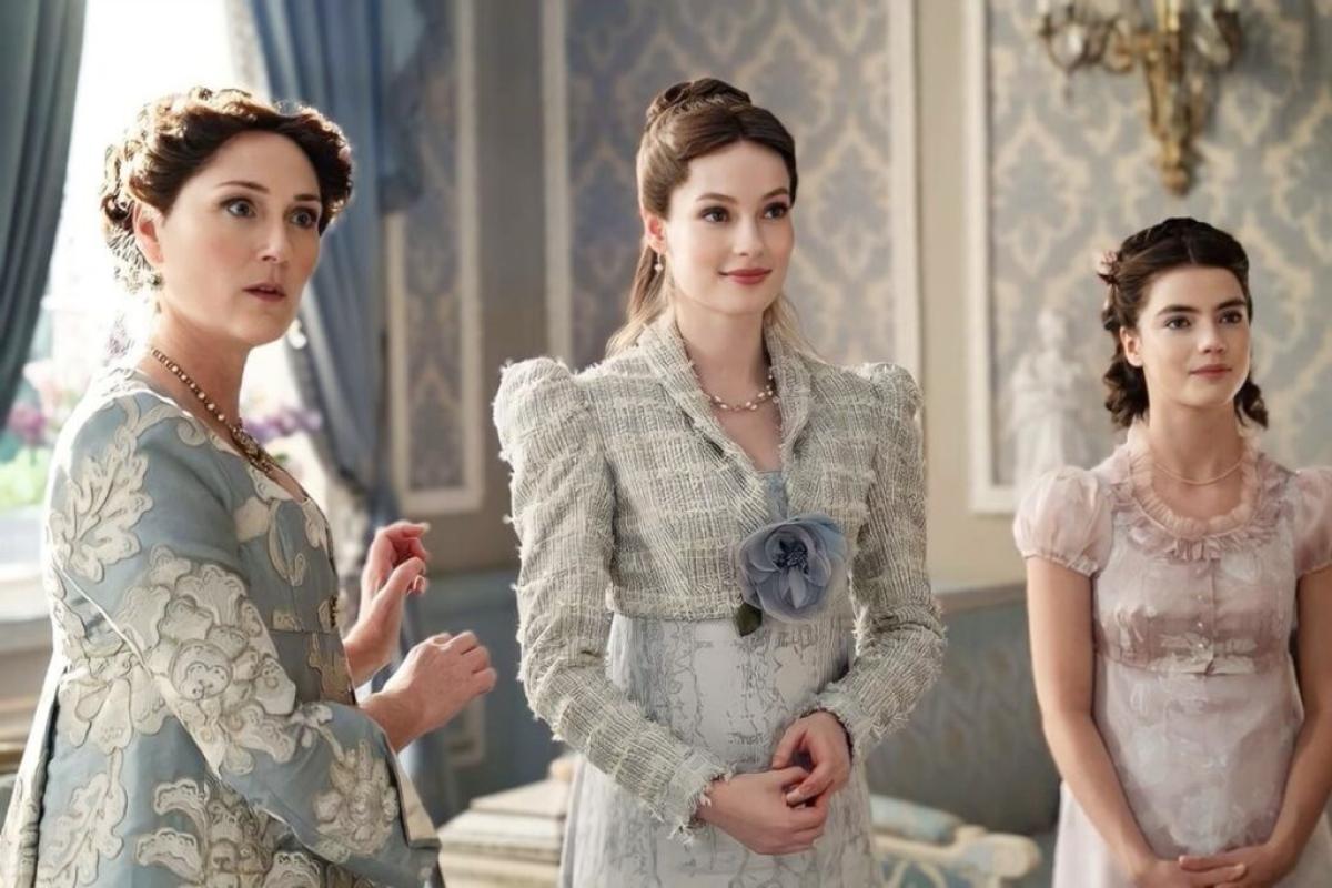 Empire waists, lace, and floral motifs; The Regency Romance Returns